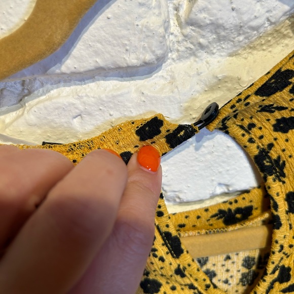 ⚠️🎁3 for $35🎁⚠️ Divided- size M- Maxie dress mustard and black flowers - Picture 6 of 9